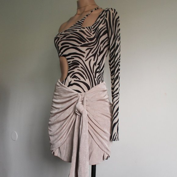 🆕️It Girl Collection// Taupe Skirt - Picture 7 of 10